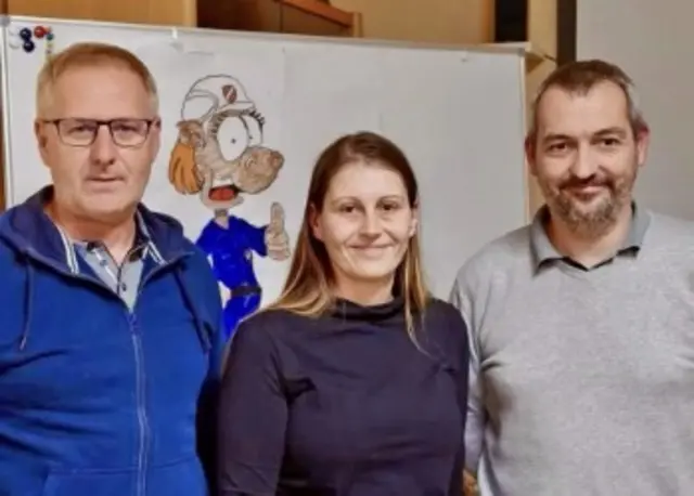 Abschnittsfeuerwehrkommandant Josef Szivacz, Unterabschnittsfeuerwehrkommandantin Nadine Tomsich und Abschnittsfeuerwehrkommandant Stellvertreter Wolfgang Rieck  AFKDO Ebreichsdorf.  | Foto: AFKDO Ebreichsdorf / FF Mitterndorf