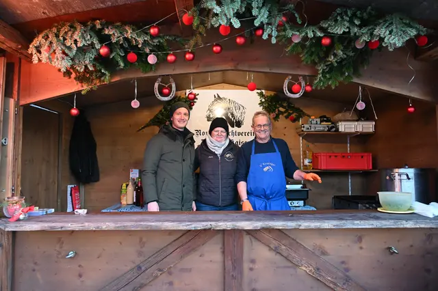 Benedikt Jungl mit Maria Schroll und Franz Hauser vom Noriker Pferdezuchtverein Wilder Kaiser und Umgebung. 