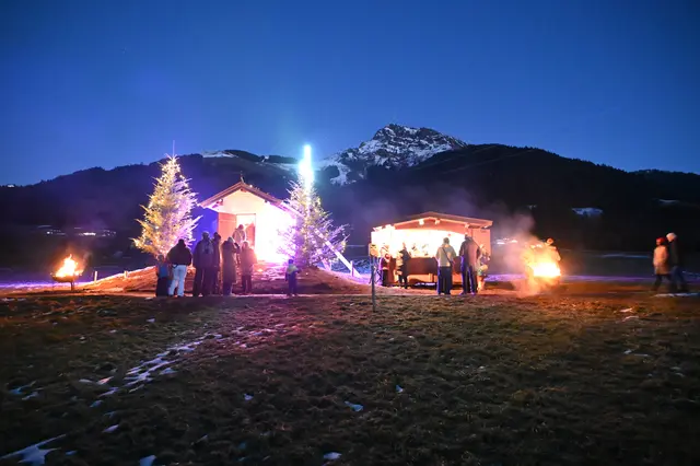 Endstation des Besinnungsweges war die traumhaft beleuchtete Wölzerkapelle. 