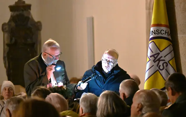 Kärntner Mundartgedichte
von Obst i.R. Ing. Hugo Schuller, rechts im Bild und
Obst i.R. Hans Machowetz, links im Bild