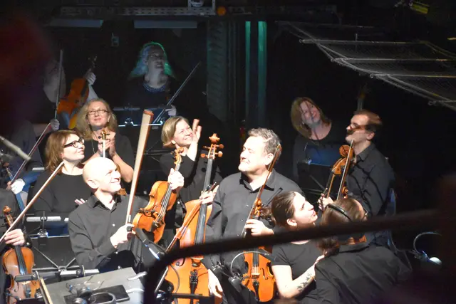 Orchester der Bühne Baden bei der Premiere von Matilda. | Foto: Mirjam Preineder