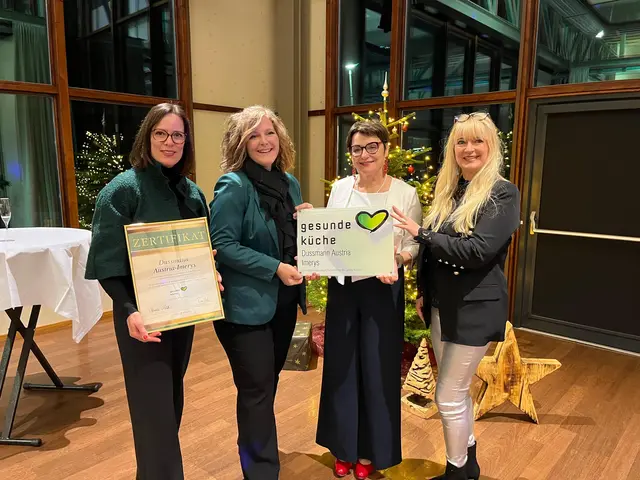 v.l.: Sonja Fidersek (Unterabteilung Gesundheitsförderung), Anja Komatz, Landesrätin Beate Prettner und Sandra Wilding von Dussmann | Foto: Büro LR.in Prettner