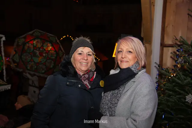 Diese beiden Besucherinnen genossen das heimelige Flair. | Foto: Markus Imann