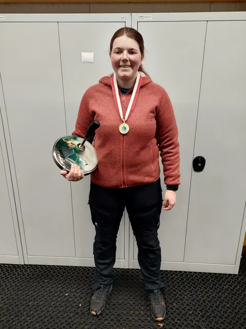 Sabrina Gruber darf sich ab nun Bezirksmeisterin im Zielbewerb nennen. | Foto: Stocksport Außerfern