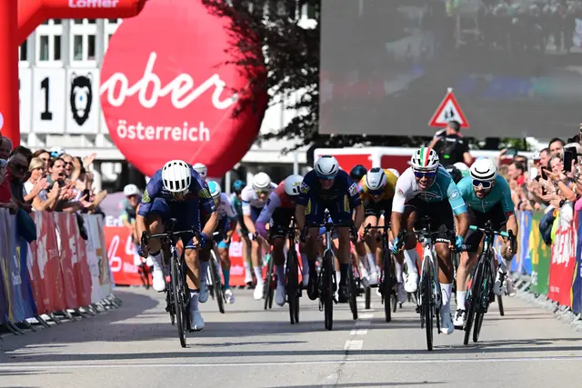 Insgesamt 95 Fahrer traten in Ried zum Zielsprint an. | Foto: Eisenbauer