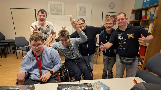 Viele Teilnehmende wachsen über sich hinaus und werden zu selbstbewussten DJs. | Foto: Verein FireflyClub
