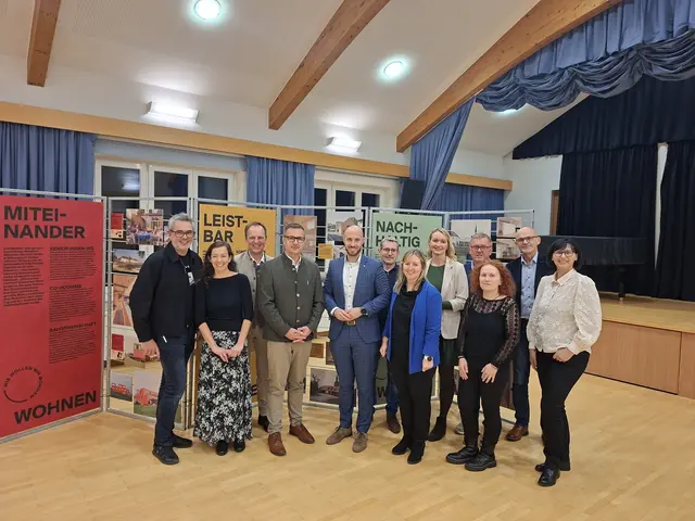 Architekten und Vertreter vom Forum Wels-Eferding sowie der Leader-Regionen Eferdinger Land und Wels-Land kamen in Prambachkirchen zusammen. | Foto: REGEF