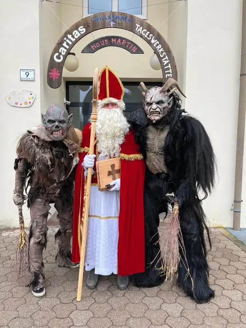Nikolaus und Krampus unterwegs zur Werkstätte Martin | Foto: Privat