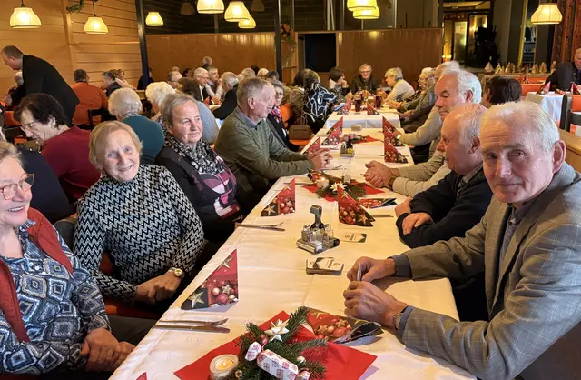 Den Abschluss der Weihnachtsfeier machte ein gemeinsames Mittagessen.  | Foto: SB Natternbach