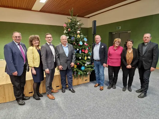 Im Zeichen der Gemeinde war Bürgermeister Stefan Schröter bei der Weihnachtsfeier der Senioren der Gemeinde Ziersdorf.
Stefan Schröter setzt auf Teamwork im zweiten Jahr nach der Wahl. | Foto: Richard Hogl