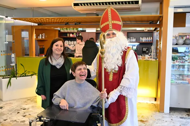 Der Besuch vom Nikolaus ist jedes Jahr ein großes Highlight. | Foto: Joachim Reder/Institut Hartheim