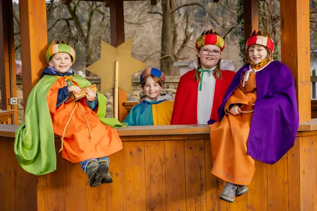 Florian Hinteregger, Madlen Pucher, Valentina Pukelsheim und Judith Hinteregger sind heuer als Könige in Kraig unterwegs. | Foto: KJS 