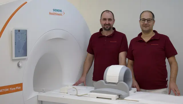 Die Radiologen Rainer Wunn und Samir Al-Kattib (v.l.) setzen einen Meilenstein in der regionalen Gesundheitsversorgung. | Foto: MeinBezirk/Roland Wolf