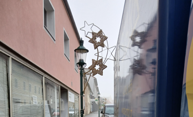 In Horn sorgt die Weihnachtsbeleuchtung in diesem Jahr für hitzige Diskussionen. | Foto: Werner Kienast