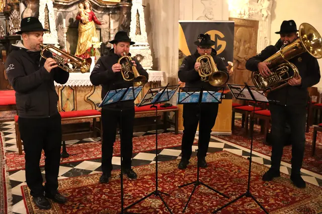 Das Bläserquartett „blechgspånn“ brachte viel Blech ins Spiel | Foto: Gerhard Langmann