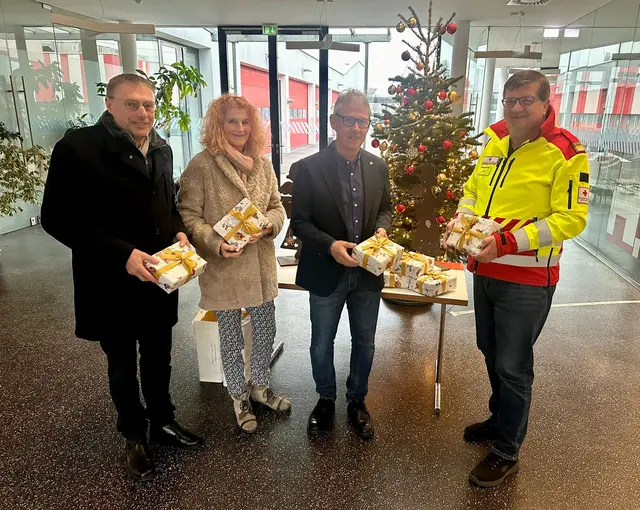 Gerhard Urbanek, Andrea Urbanek, Präsident Klaus Tomaschitz (Kiwanis Club Leoben) und Josef Himsl (Bezirksgeschäftsführer Rotes Kreuz) (v. l.) | Foto: Kiwanis Club Leoben