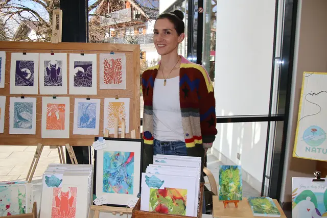 Auf Linol- und Kunstdrucke hat sich Simona Ledl spezialisiert.