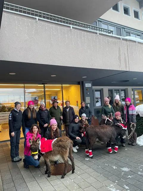Ein ganz besonderer Besuch begeisterte vor kurzem das Seniorenheim Mittersill.  | Foto: Seniorenheim Mittersill