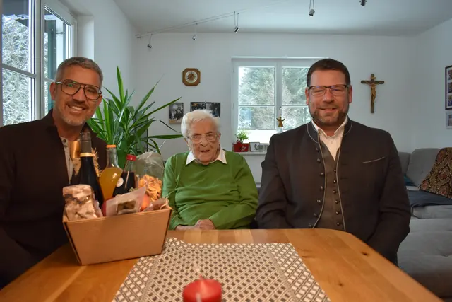 v.l.: Johannes Schilchegger, Notburga Schilchegger, Johannes Schlager | Foto: Gemeinde St. Martin