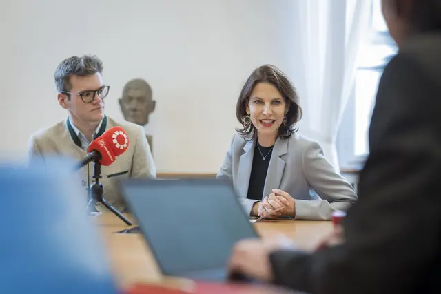 Maximilian Aigner mit Landeshauptfrau Karoline Edtstadler | Foto: Land Salzburg/Neumayr/Leopold