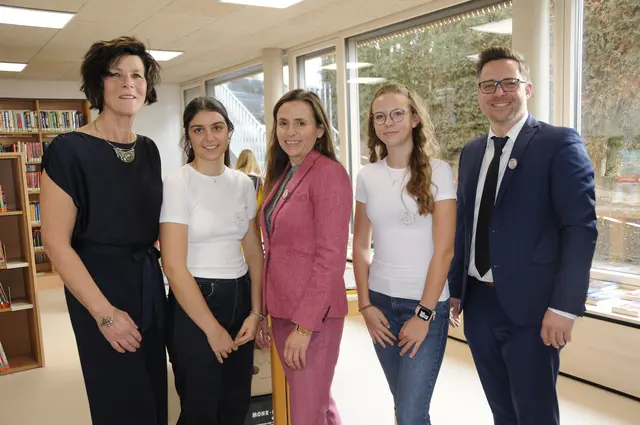 Neben Bürgermeister Stefan Mader, der gemeinsam mit Schulleiterin Silvia Chudoba insbesondere den ausführenden, heimischen Firmen und den vielen freiwilligen und engagierten Helferinnen und Helfern für ihre Arbeit und Unterstützung dankte. | Foto: Kluka
