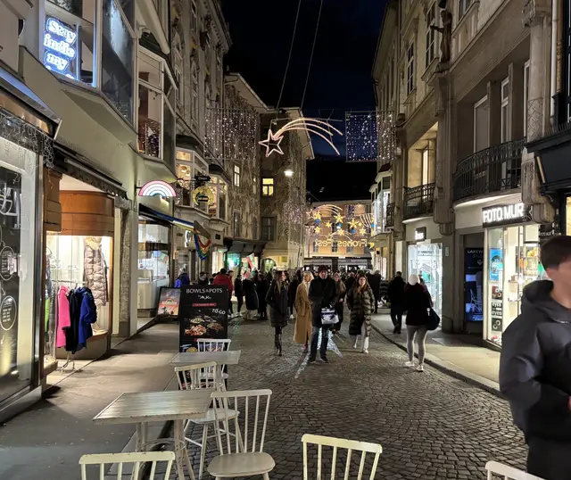 In der Sporgasse sind die Lichtfarben gut aufeinander abgestimmt. 
 | Foto: MeinBezirk/Markus Kropac