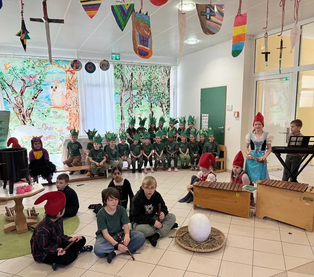 Die Proben machten ebenso viel Spaß wie auch das Gestalten der Kulissen bzw. das Schreiben eigener Geschichten zum Thema.  | Foto: Heike Pilz