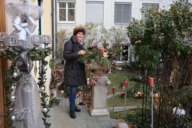 Brigitte Trödthandl liebt es, ihren Garten zu dekorieren. | Foto: Birgit Gehrke