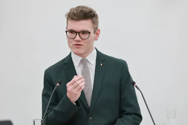 Designierter Landesrat Maximilian Aigner im Hearing im Salzburger Landtag  | Foto: Land Salzburg/ Franz Neumayr