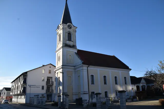 Die Evangelische Kirche A.B. ist Namensgeber für die Kirchengasse. | Foto: MeinBezirk/Michael Strini