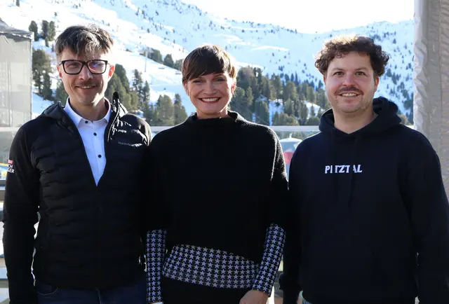 Die Chefin der Österreich Werbung Astrid Steharnig-Staudinger strahlend vor dem Konzert mit Thomas Fleischhacker (Hochzeiger Bergbahnen) und Philipp Stöfelz - Geschäftsführer des TVB Pitzal (rechts). | Foto: Tatschl