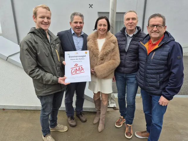 Musikobmann Andreas Lackner, Bürgermeister Engelbert Pichler, Betriebsleiterin Petra Hartl, Amtsleiter Armin Mittermayr und Musikobmann-Stellvertreter Herbert Ameseder (v. l.). | Foto: Marktgemeinde