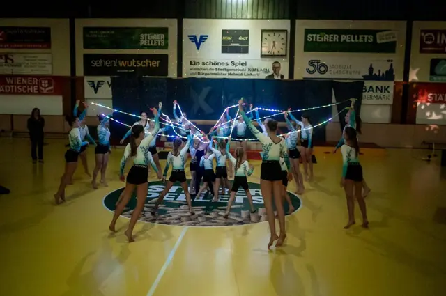 Verschiedenste Formationen wie hier der Stern sorgten für Staunen. | Foto: Marco Tragut