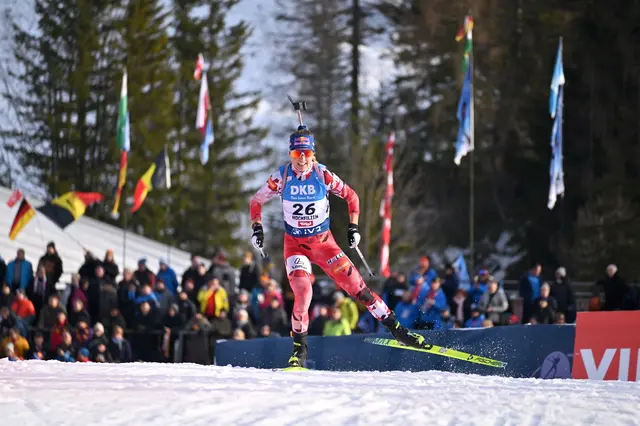 Damen-Sprintrennen zum Auftakt in Hochfilzen. | Foto: Martin Weigl