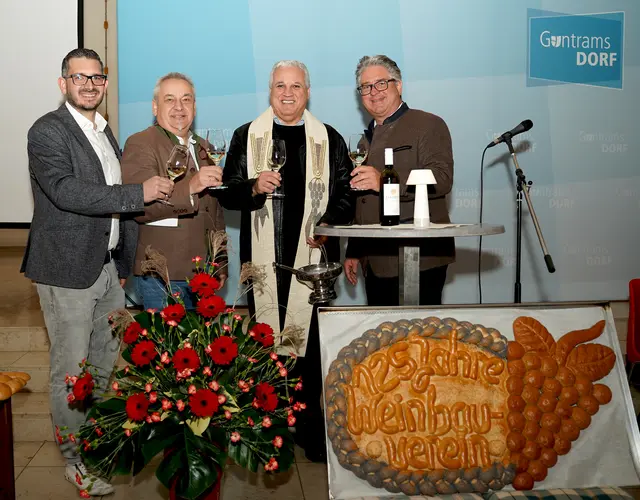 Weinsegnung der anderen Art in Guntramsdorf. | Foto: Handschuh