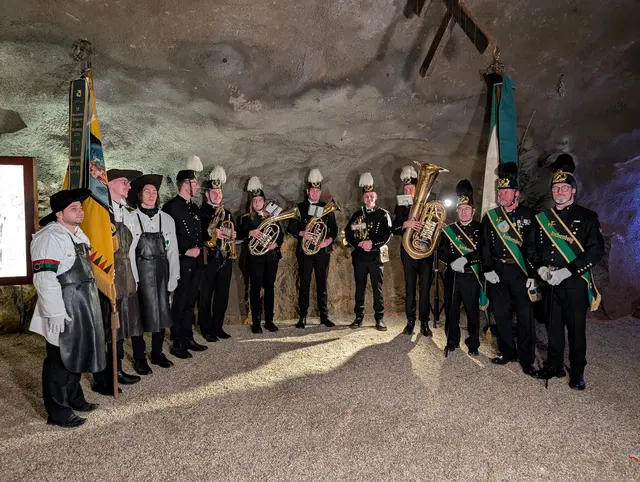 Mit einer Andachtsfeier wurde die letzte verfahrene Schicht der Bergleute vor Weihnachten gefeiert.  | Foto: VA Erzberg GmbH