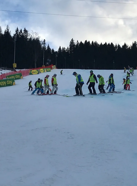 Rund 250 ehrenamtliche Helferinnen und Helfer des Organisationskomitees rund um den WSV Semmering. sind beim Ski-Weltcup im Einsatz.  | Foto: WSV Semmering
