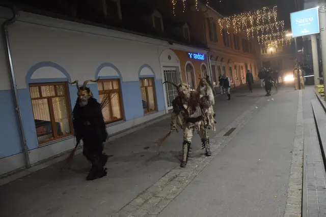 Ein Highlight für die schaulustigen Besucherinnen und Besucher in Weiz war der nicht abgesperrte Bereich in der Klammstraße und Rathausgasse.  | Foto: MeinBezirk/Leonie Herrmann