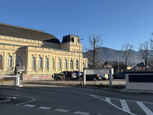 Nach dem Gemeinderatsbeschluss soll das Dauerparken auf den Stellflächen hinter dem Kongress- und TheaterHaus künftig nicht mehr möglich sein. | Foto: MeinBezirk/Gratzer