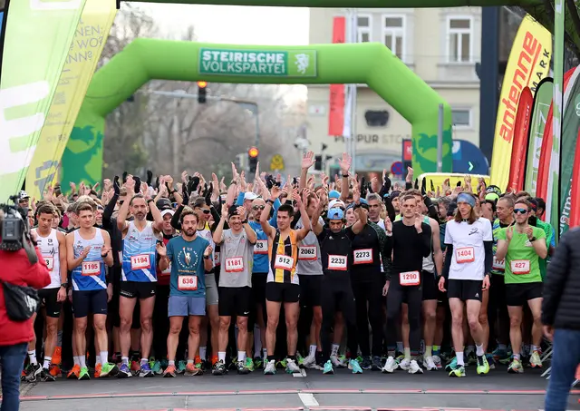 Mit dem Silvesterlauf ins neue Jahr starten. 2.000 Läufer werden wieder dabei sein.
 | Foto: Icegirl