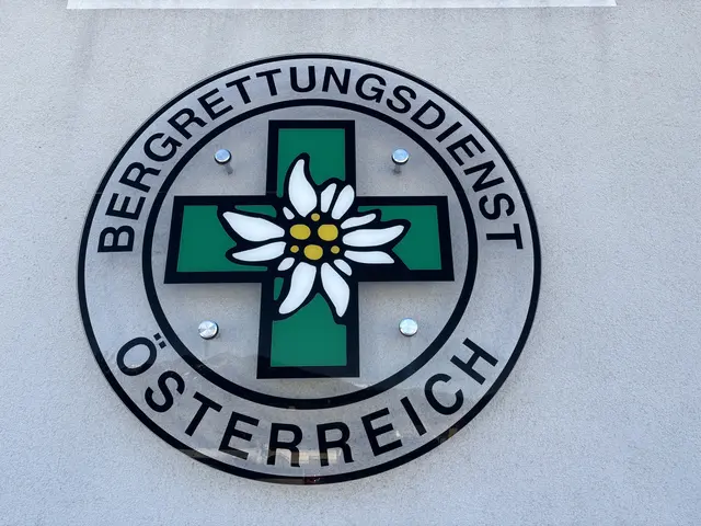Speziell ausgebildete Bergretterinnen und Bergretter mit medizinischer Zusatzqualifikation werden künftig zusätzlich zu den regulären Einsatzkräften alarmiert.  | Foto: Nicole Hettegger