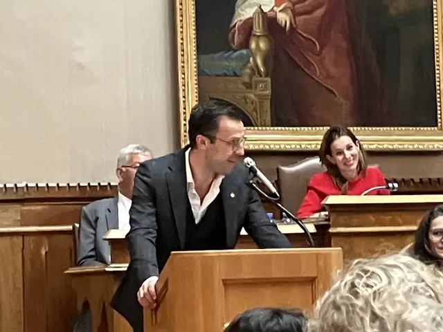 Franz Schwabl (ÖVP) warf Stefan Eitler vor, nicht mit der amtlichen Sportabteilung zu reden. | Foto: Gabriela Stockmann