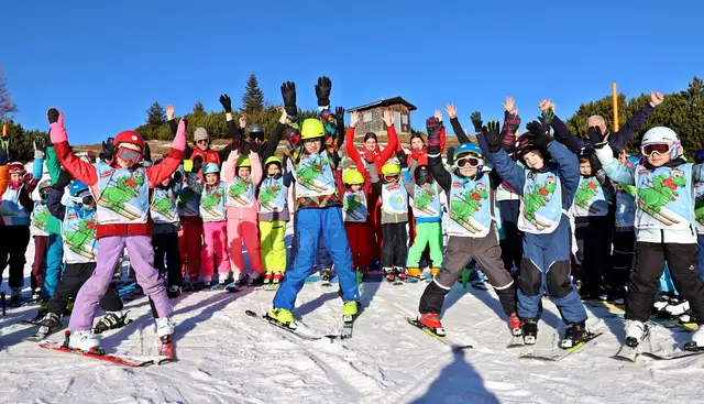 Bei strahlendem Sonnenschein, gut präparierten Pisten und Frühlingstemperaturen machte der Pistenfloh-Skitag am Ebenseer Hausberg richtig Spaß. | Foto: Hörmandinger