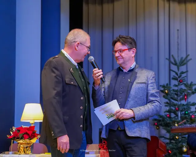 Moderator Karl Lenz interviewte zu Beginn Bürgermeister Bernd Osprian. | Foto: J. Reicher/Stadtgemeinde Voitsberg