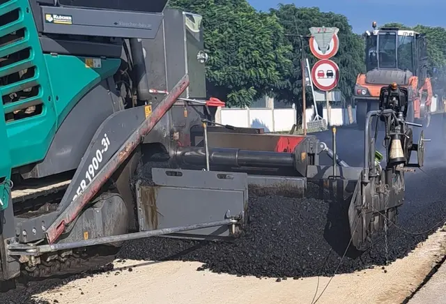 Im kommenden Jahr stehen in vielen Gemeinden Straßensanierungen an. | Foto: BBL