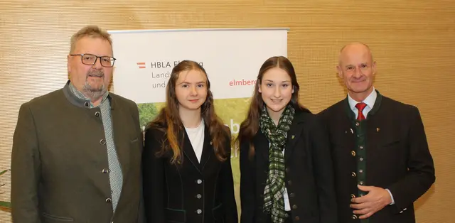 Von links: Christian Pfistermüller (Bezirksjägermeister Linz), Selina Schöfer und Manuela Paukner (beide aus Gutau) sowie Landesjägermeister Herbert Sieghartsleitner. Nicht am Bild: Katharina Schmalzer aus Tragwein. | Foto: HBLA Elmberg