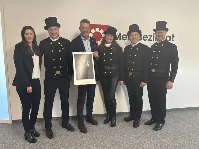 von links nach rechts:
Mag. Julia Roos, Innungsmeister Mst. Mathias Gadenstätter, GF/CR Michael Kretz, Mst.in Daniela Brüggler, Innungsmeister-Stv. Johannes Schmitzberger und Mst. Markus Buzanich | Foto: MeinBezirk Salzburg