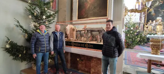 Der Krippenverein in Steinach verlieh heuer der Kirchenkrippe einen neun Glanz.  | Foto: Pfarre Steinach