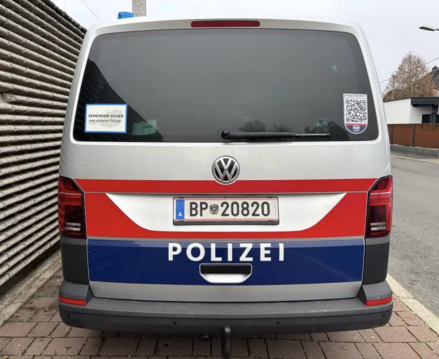 Nachdem der 63-Jährige von der Fahrbahn abgekommen und in die Böschung gestürzt sei, habe er den Unfallort zu Fuß verlassen. (Symbolfoto) | Foto: MeinBezirk/Lea Kainz
