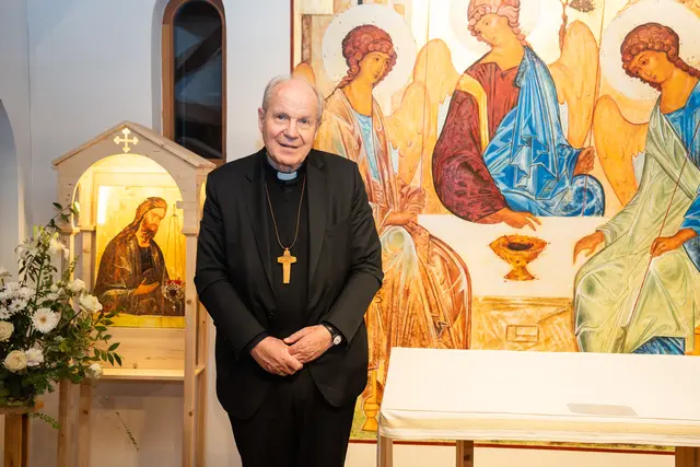 Kardinal Christoph Schönborn feiert in der Kapelle des Klosters sehr gerne Gottesdienst.  | Foto: Valentina Marinelić/MeinBezirk